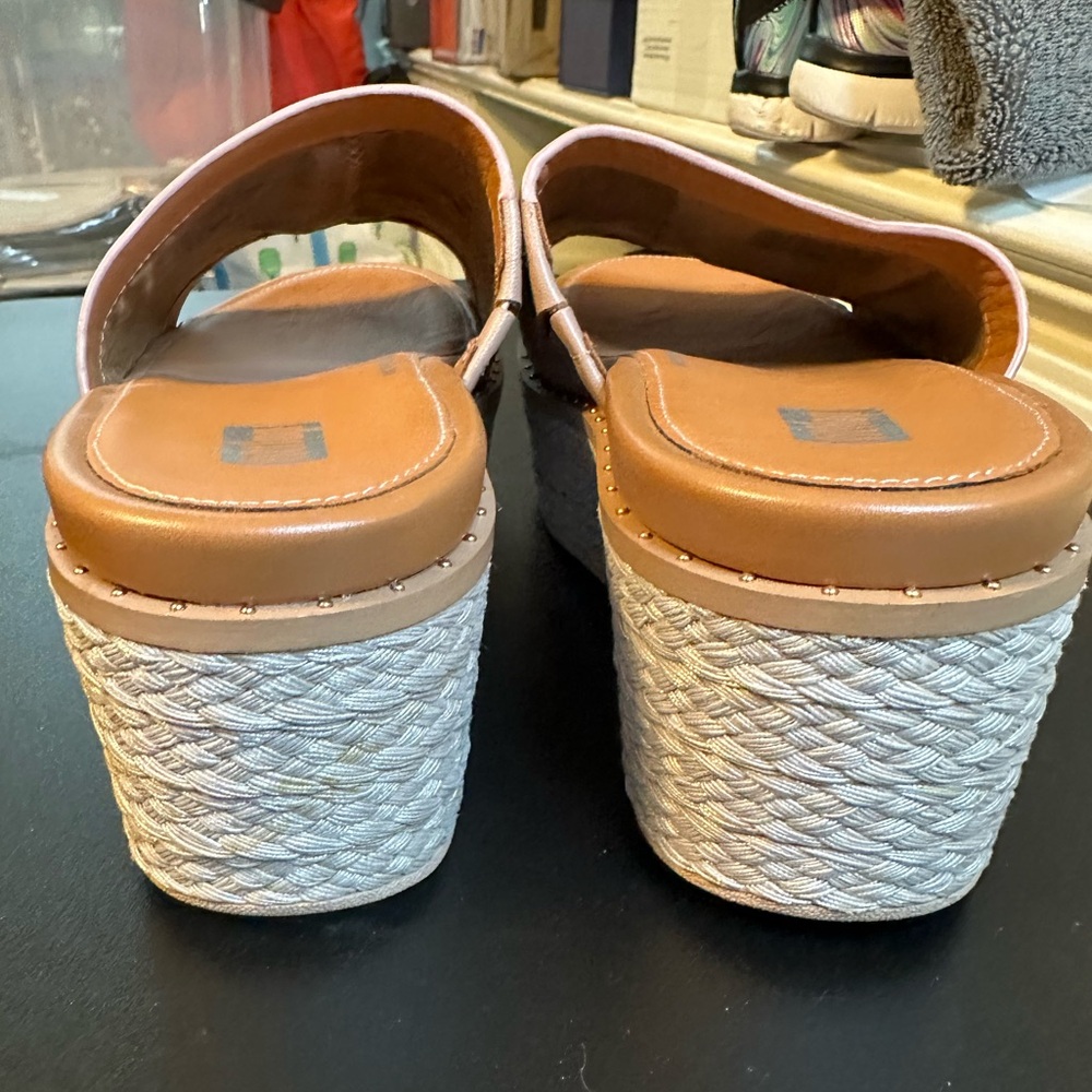 Fitflop Beige Eloise Platform Slides in size 6.  Excellent condition. - Picture 9 of 11